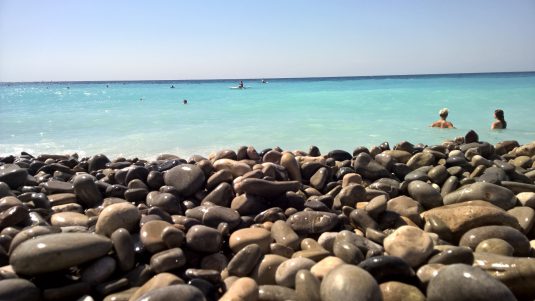 Steine, Strand und Sonne